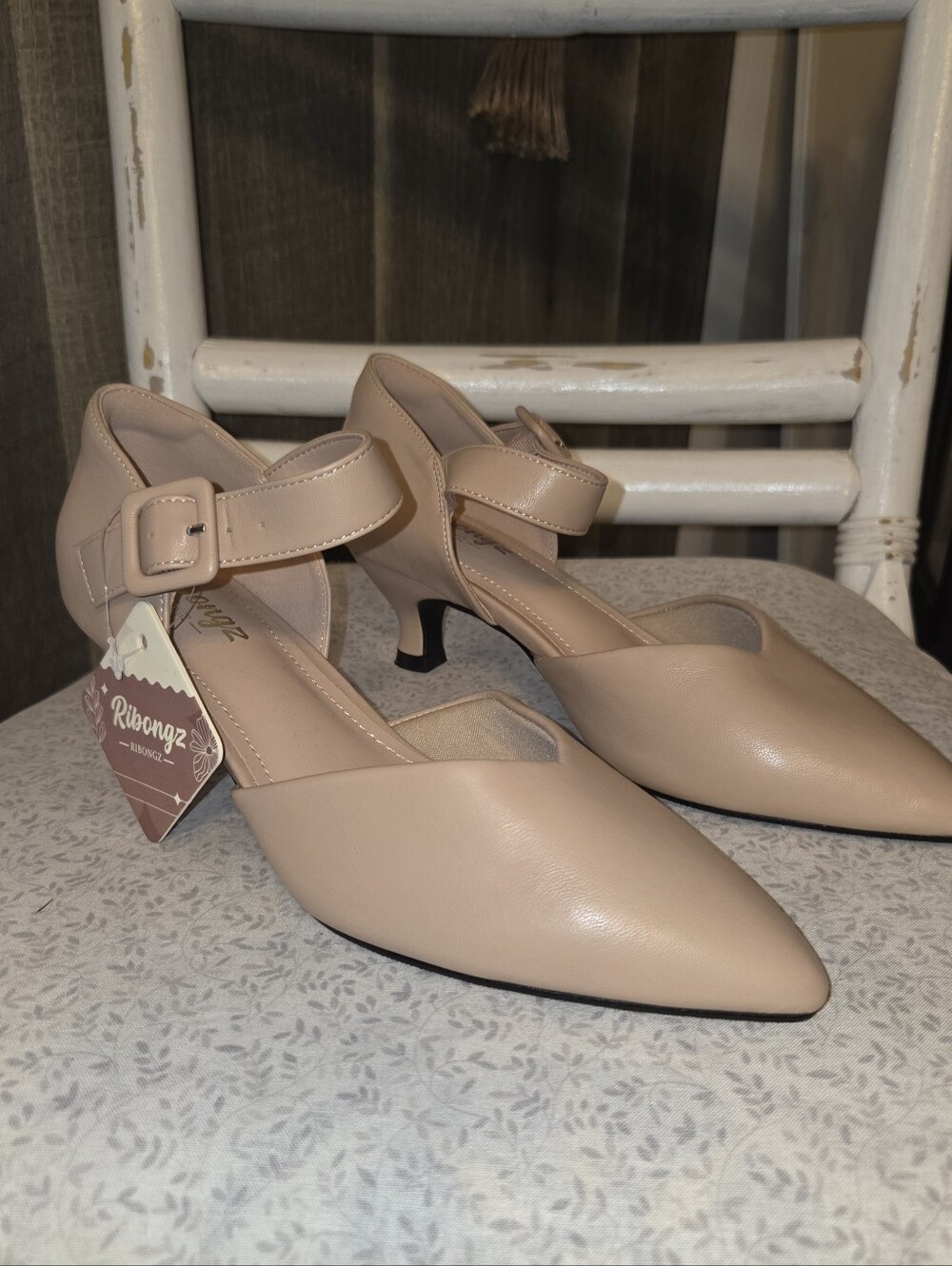 Ribongz Nude Beige Pointed Toe Mary Jane Kitten Heel Pumps Size 7.5 NWT